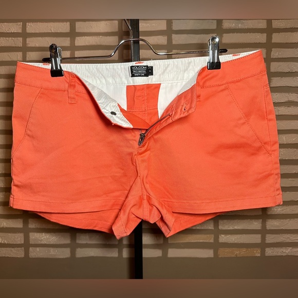 VOLCOM SHORTS - Picture 2 of 8